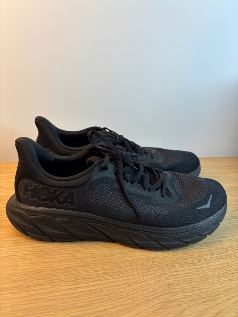 Hoka Arahi 7 Triple Black Colorway Mens 12.5D